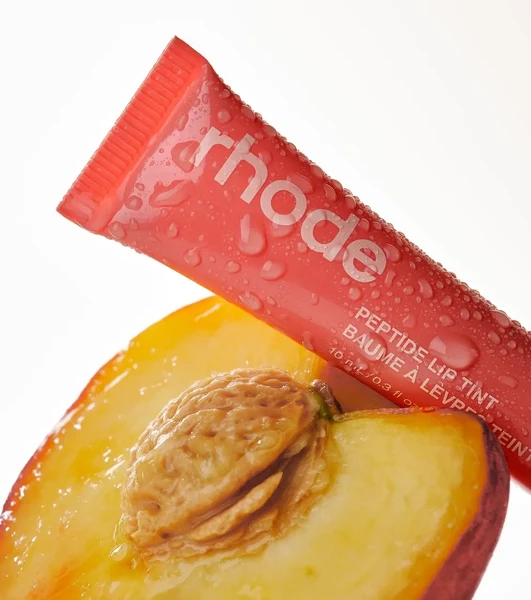 Блиск для губ rhode peptide lip treatment – ​​peach pit – neutral peach Size: 10ml / .3 fl oz.