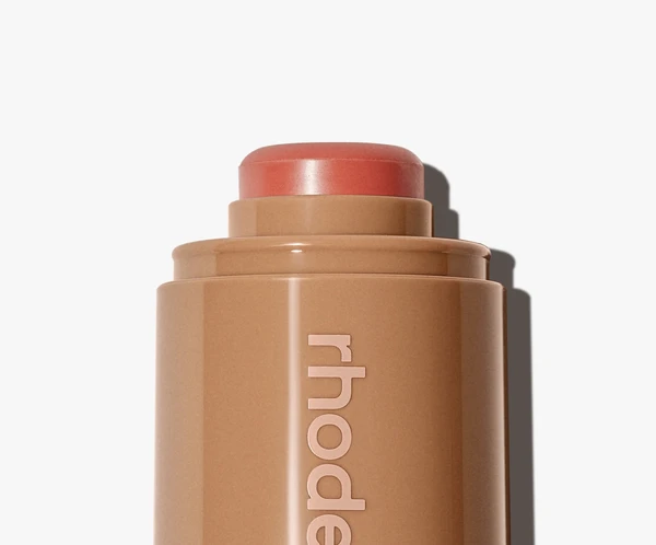 Румяна для щік та губ rhode pocket blush - freckle - neutral peach Size: 5.3g / 0.18 oz.