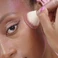 Пензлик для макіяжу Benefit Cosmetics Multitasking Cheek Brush for Powder Blush, Bronzer & Highlighter - Фото 3