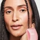 Зволожуючий блиск для губ Saie Glossybounce™ High-Shine Hydrating Lip Gloss Oil Color: Kiss - clear Size 0.17 oz / 5 ml - Фото 2