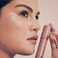 Заспокійливий гель-стік Rare Beauty by Selena Gomez Find Comfort Stop & Soothe Aromatherapy Pen 0.16 oz / 5 mL - Фото 9